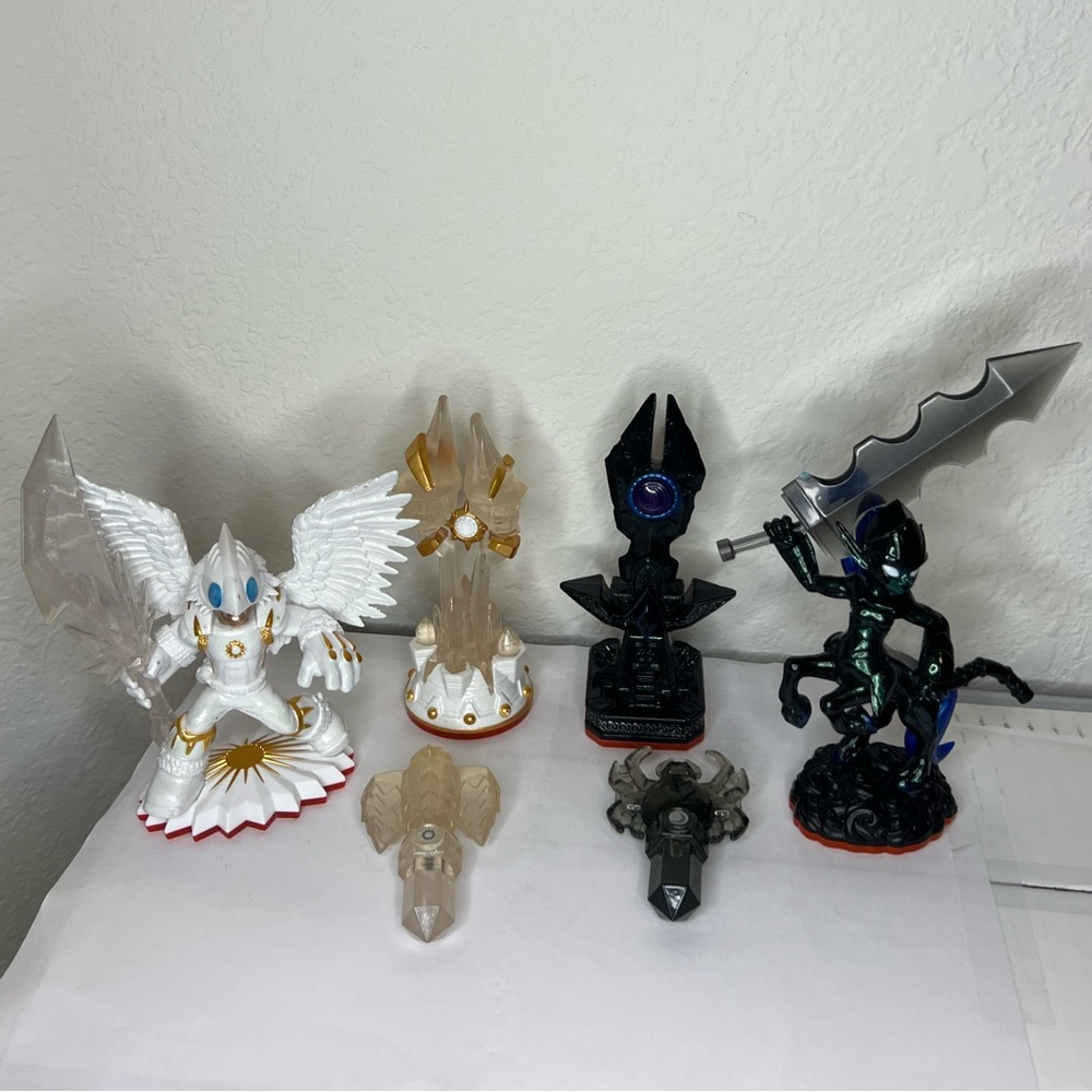 Skylanders Trap Team Light and Dark RARE Bundle with Skylander, Trap, and Level.